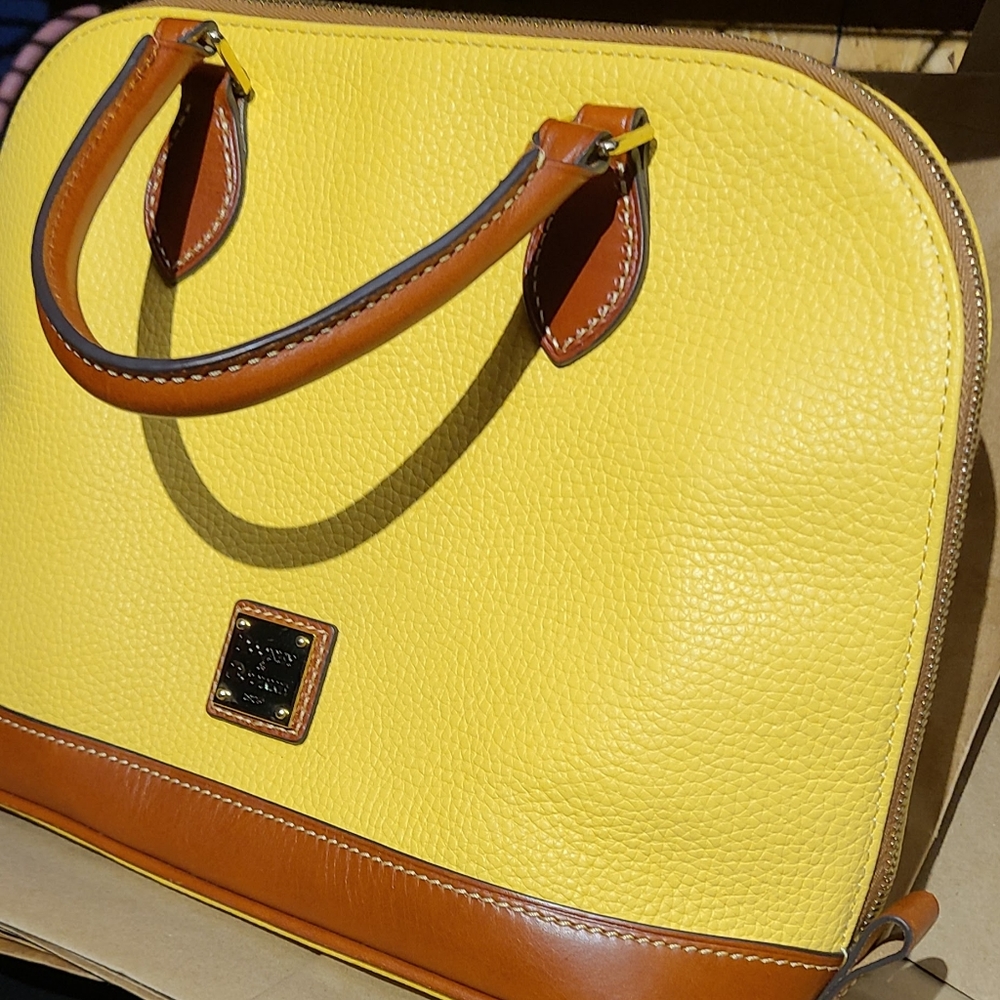 D&B zip around satchel